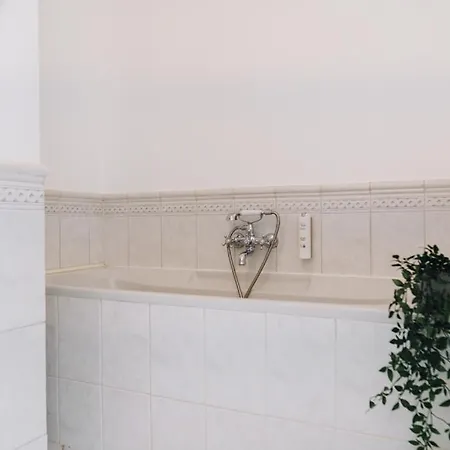 Dream - Art Gallery Family With 2 Bathrooms * טאלין